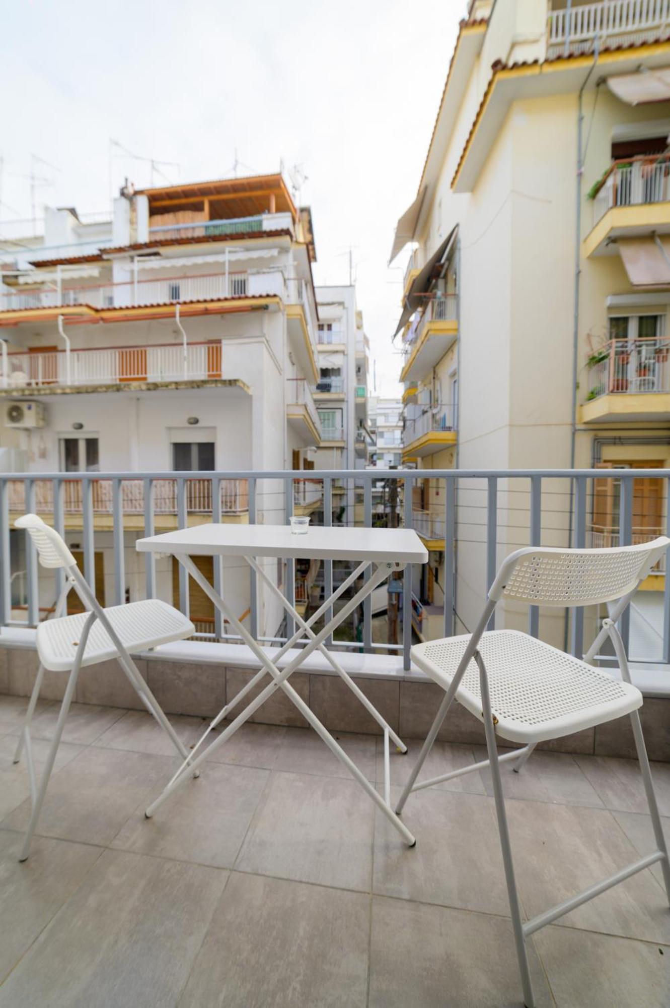 New Modern 2Nd Floor Apartment Thessaloniki Exterior photo